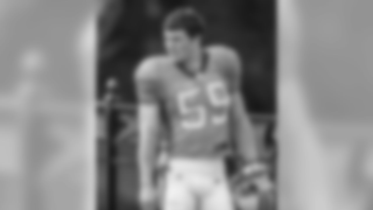 LB Luke Kuechly