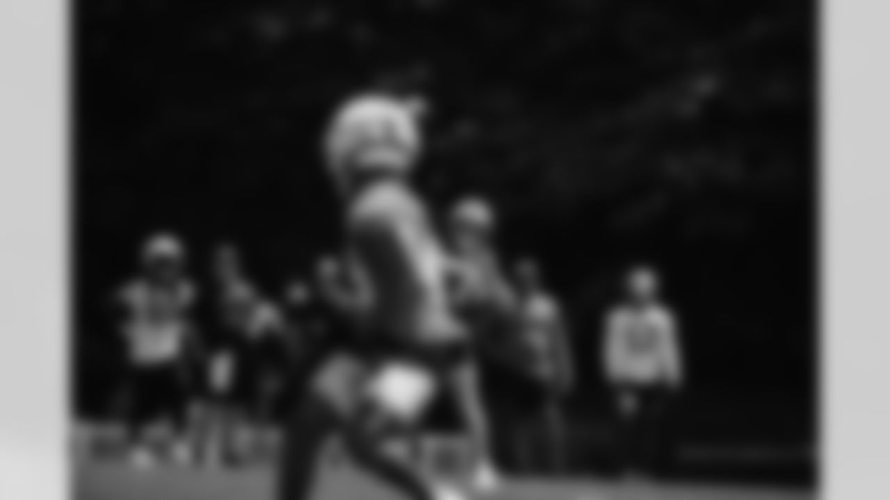 QB Sam Darnold
