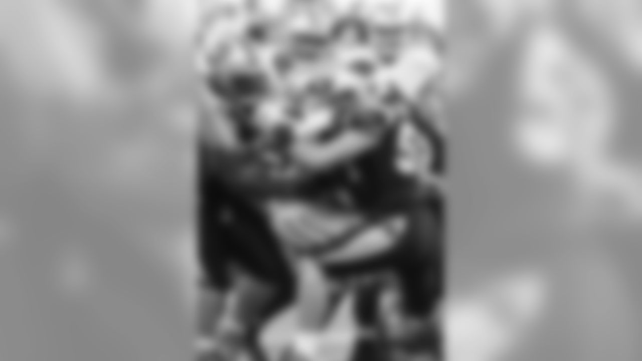 LB Luke Kuechly