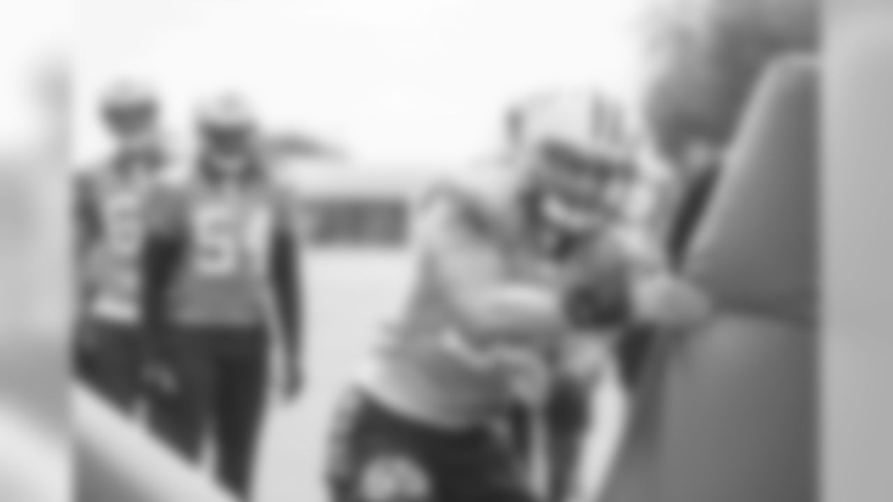 LB Luke Kuechly