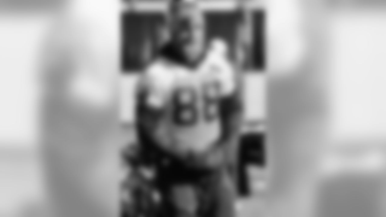 TE Greg Olsen