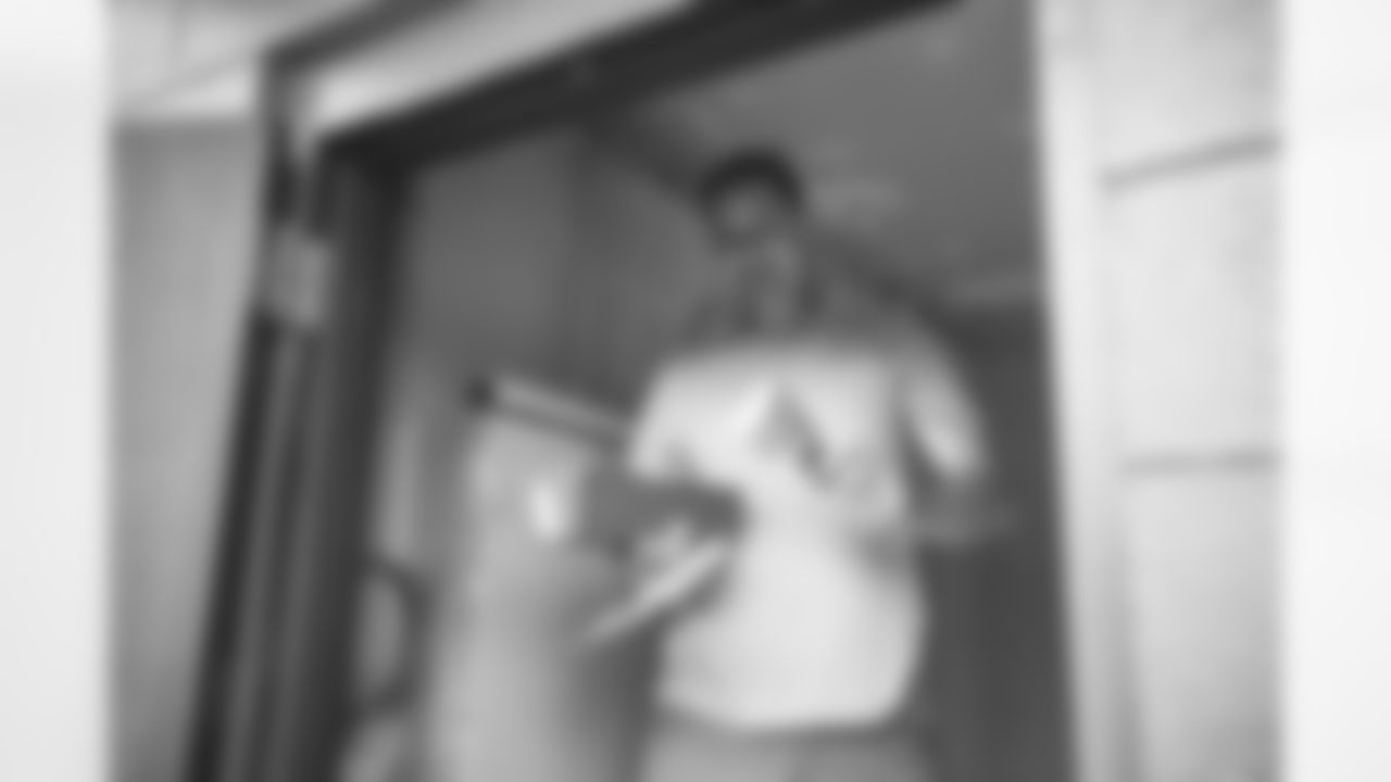 E_1D3_1048