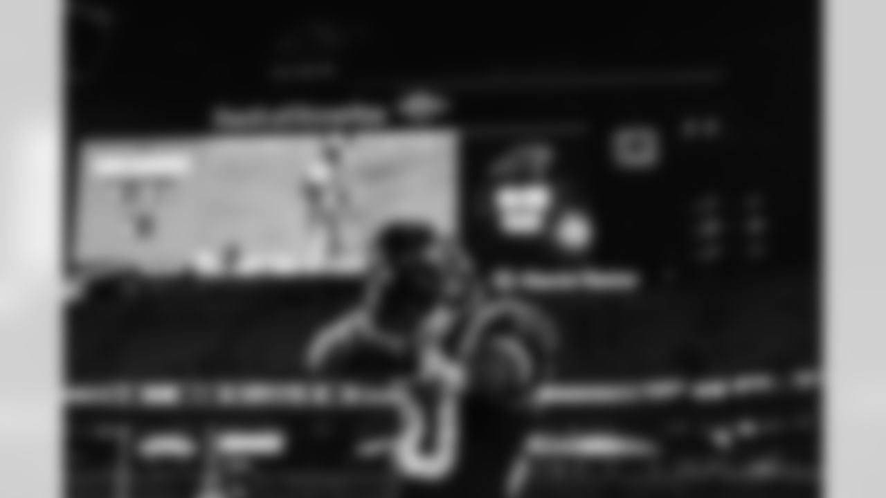 221110 Panthers vs Falcons-389