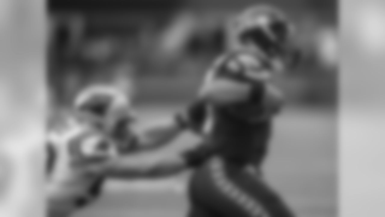 LB Luke Kuechly