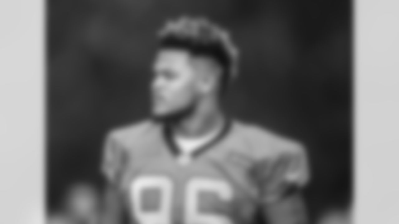 DE Wes Horton