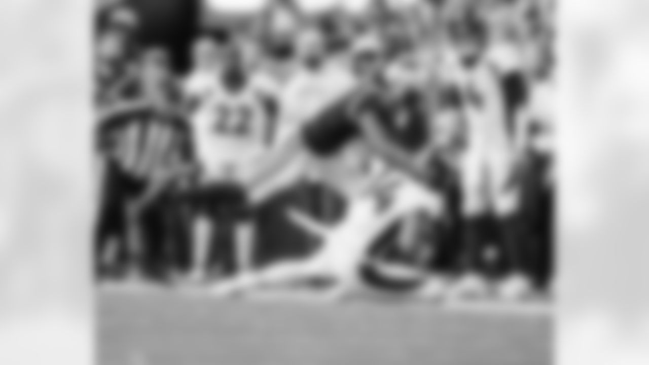 221127 Panthers vs Broncos-751