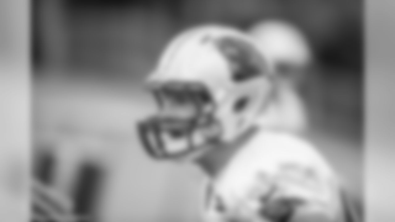 LB Luke Kuechly