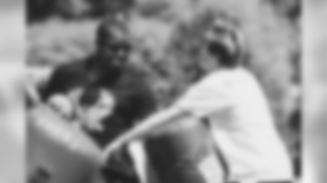 190424JonathanStewartPlay60_954