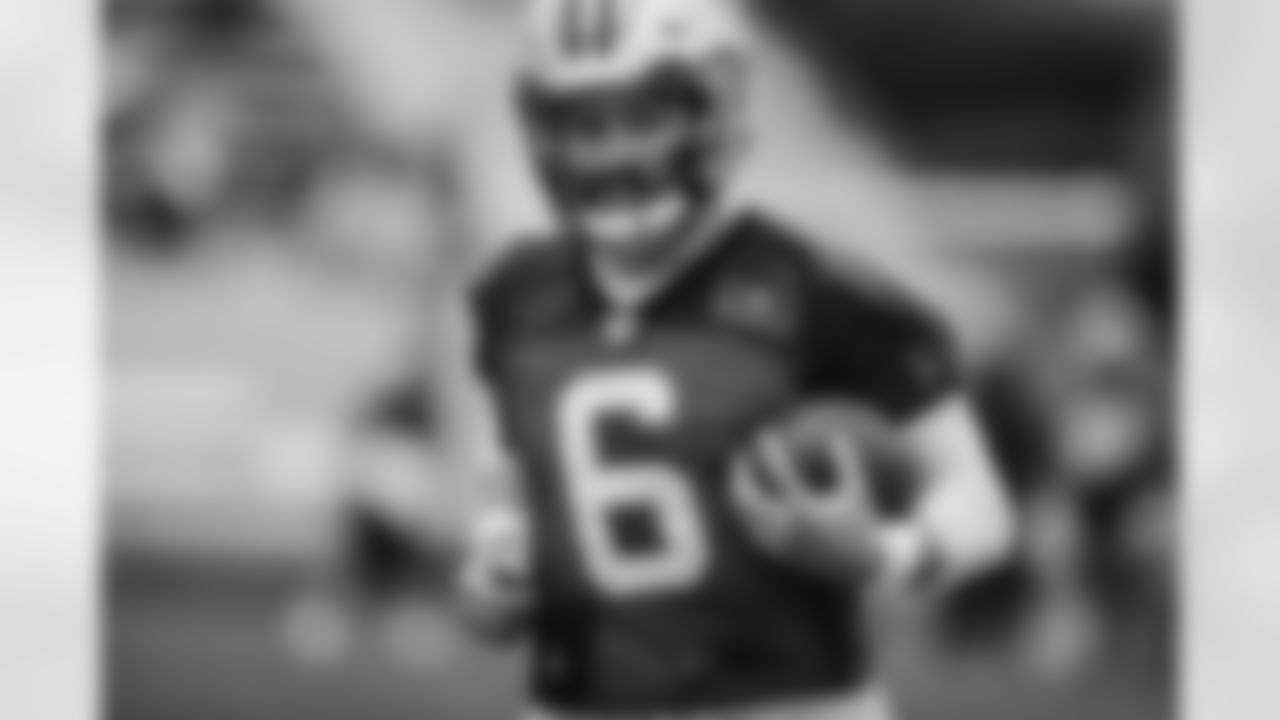 QB Baker Mayfield