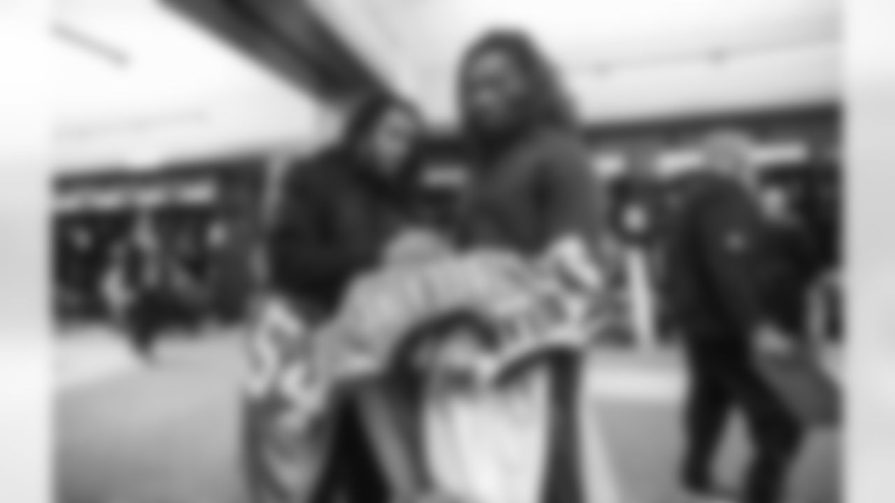 LB Shaq Thompson and DE Ryan Delaire