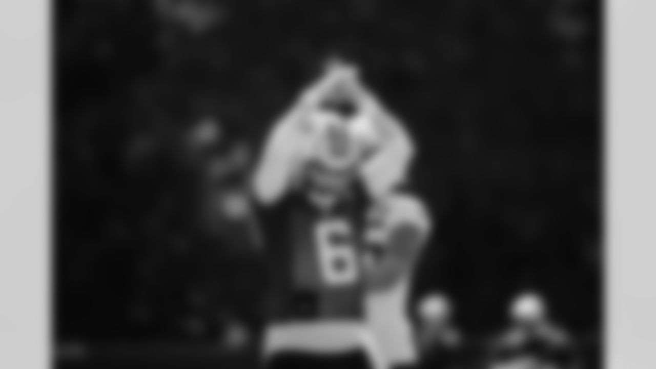 QB Baker Mayfield