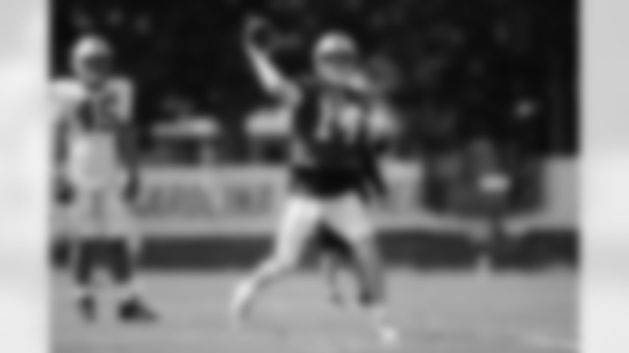 QB Sam Darnold