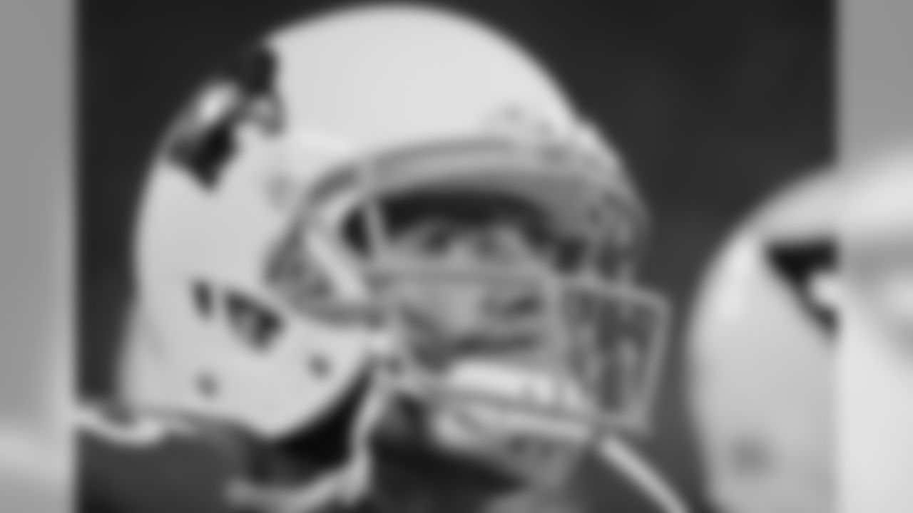 Arizona Cardinals' Carson Palmer watches from the bench during the second half the NFL football NFC Championship game against the Carolina Panthers, Sunday, Jan. 24, 2016, in Charlotte, N.C. (AP Photo/David J. Phillip)
