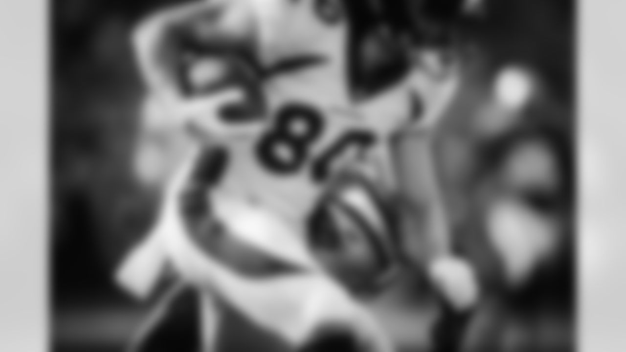 221127 Panthers vs Broncos-596