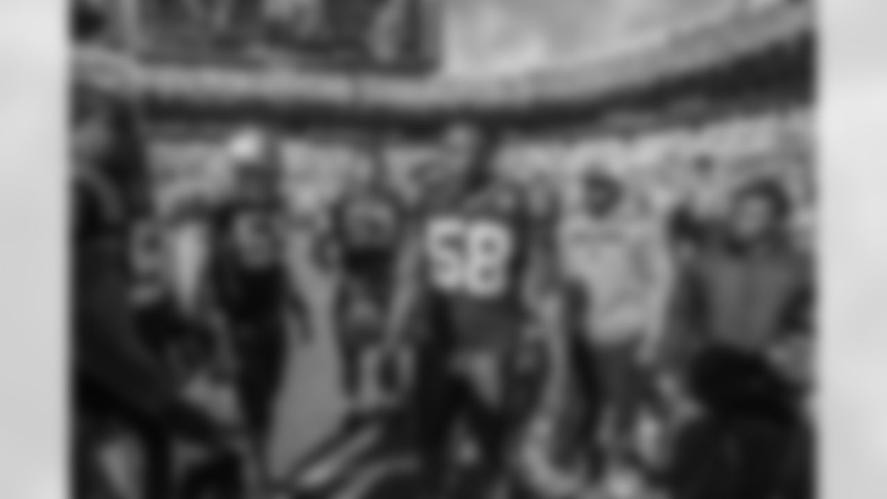 2018_11_25 CARvsSEA warmups 0113