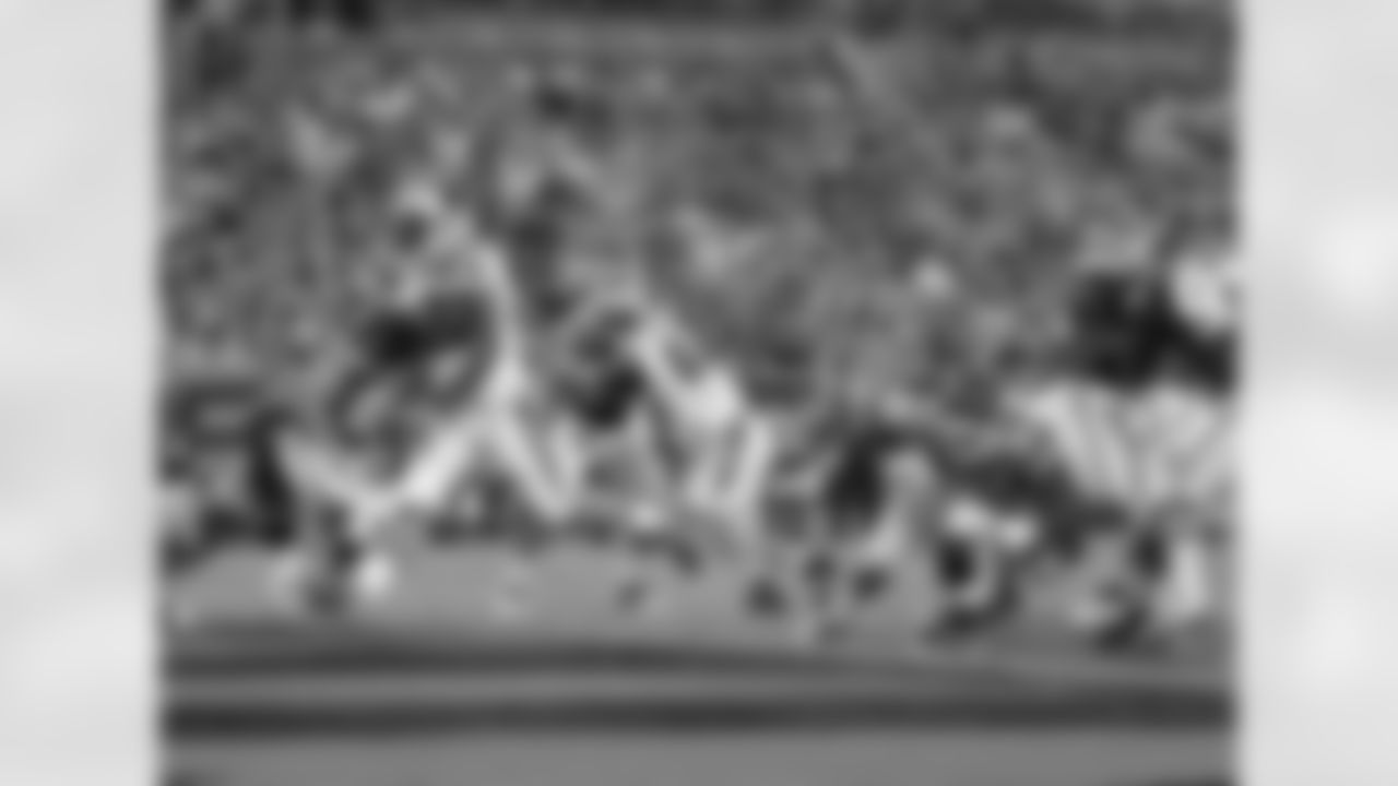 Carolina Panthers' Jonathan Stewart (28) runs into the end zone for a touchdown against the Kansas City Chiefs during the first half of a preseason NFL football game in Charlotte, N.C., Sunday, Aug. 17, 2014. (AP Photo/Bob Leverone)