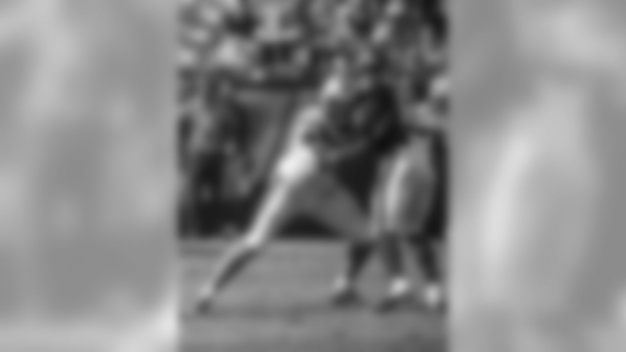 DE Mario Addison