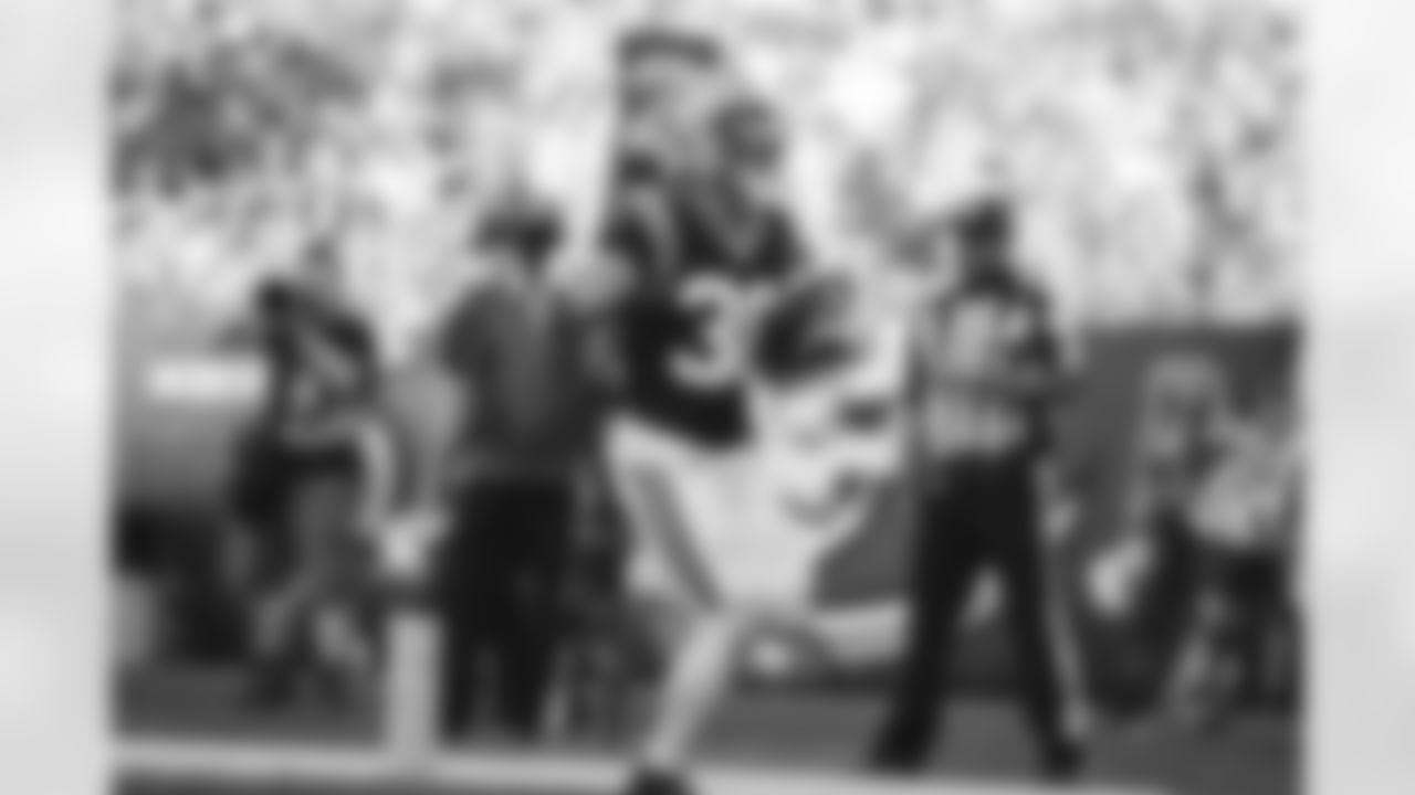 E_DX3_7585