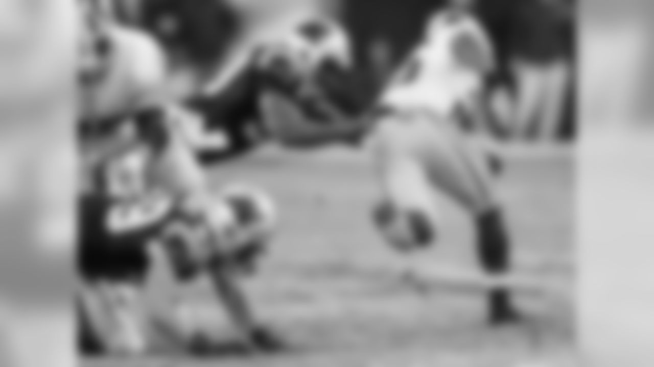 LB Thomas Davis, Sr.