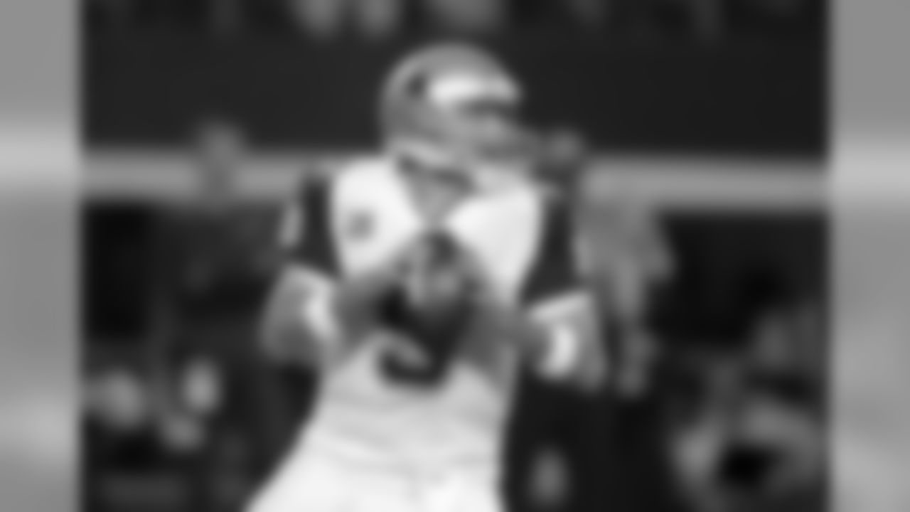 Dallas Cowboys' Tony Romo prepares to throw during the first half of an NFL football game against the Carolina Panthers, Thursday, Nov. 26, 2015, in Arlington, Texas. (AP Photo/Brandon Wade)