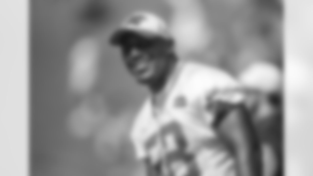 LB Thomas Davis, Sr.