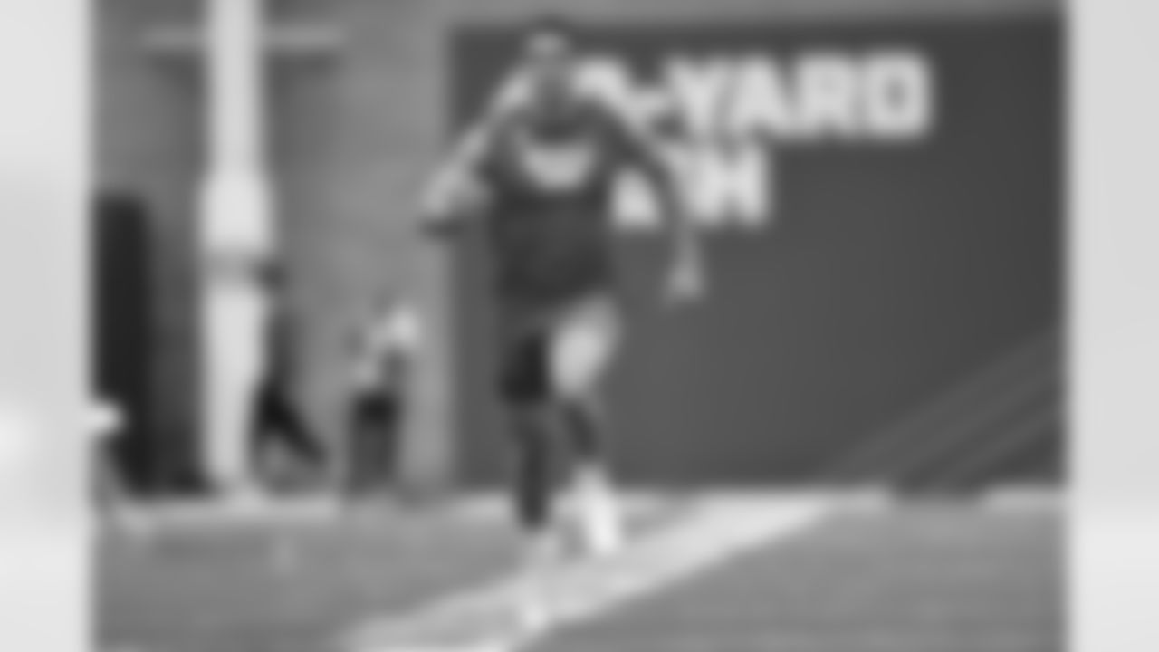 Brigham Young Cougars linebacker Isaiah Kaufusi (53) runs the 40-yard dash during the pro day event, Friday, March 26, 2021 in Provo, UT. (Alika Jenner via AP)