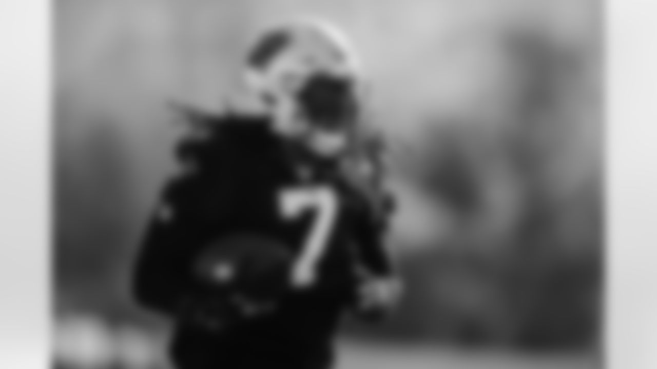 LB - 7 - Shaq Thompson