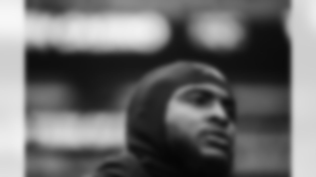 221211 Panthers at Seahawks-216