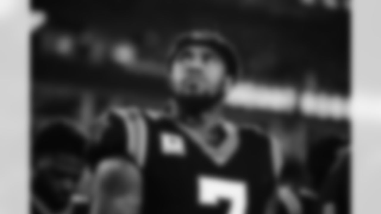 221110 Panthers vs Falcons-726