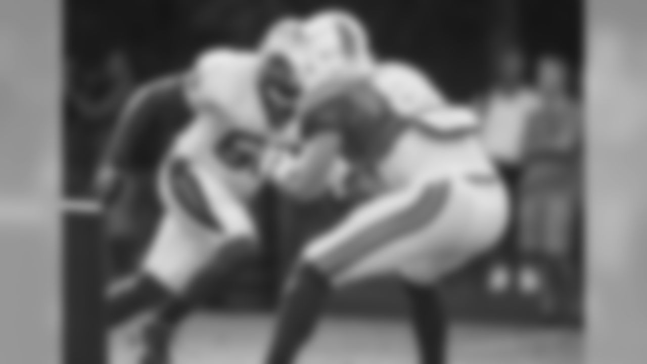 LB Thomas Davis, Sr.