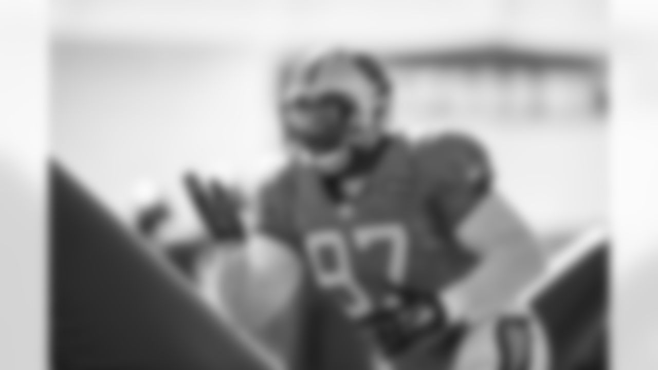 DE Mario Addison
