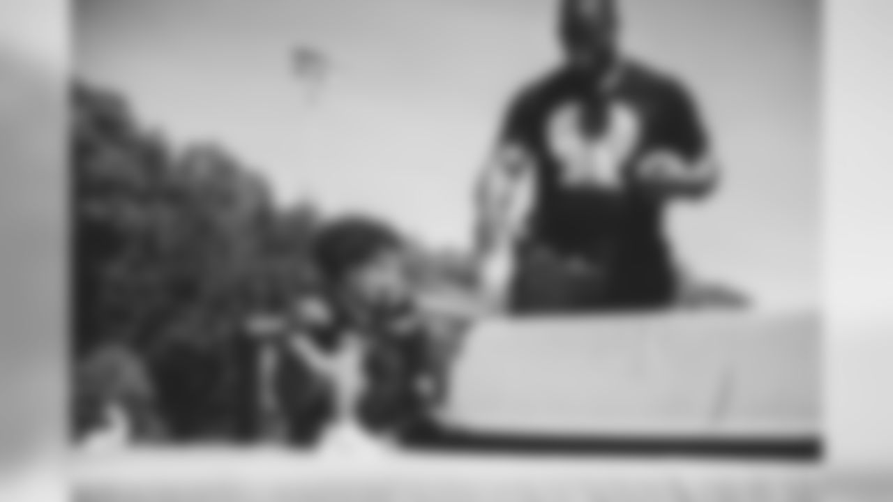 190424JonathanStewartPlay60_555