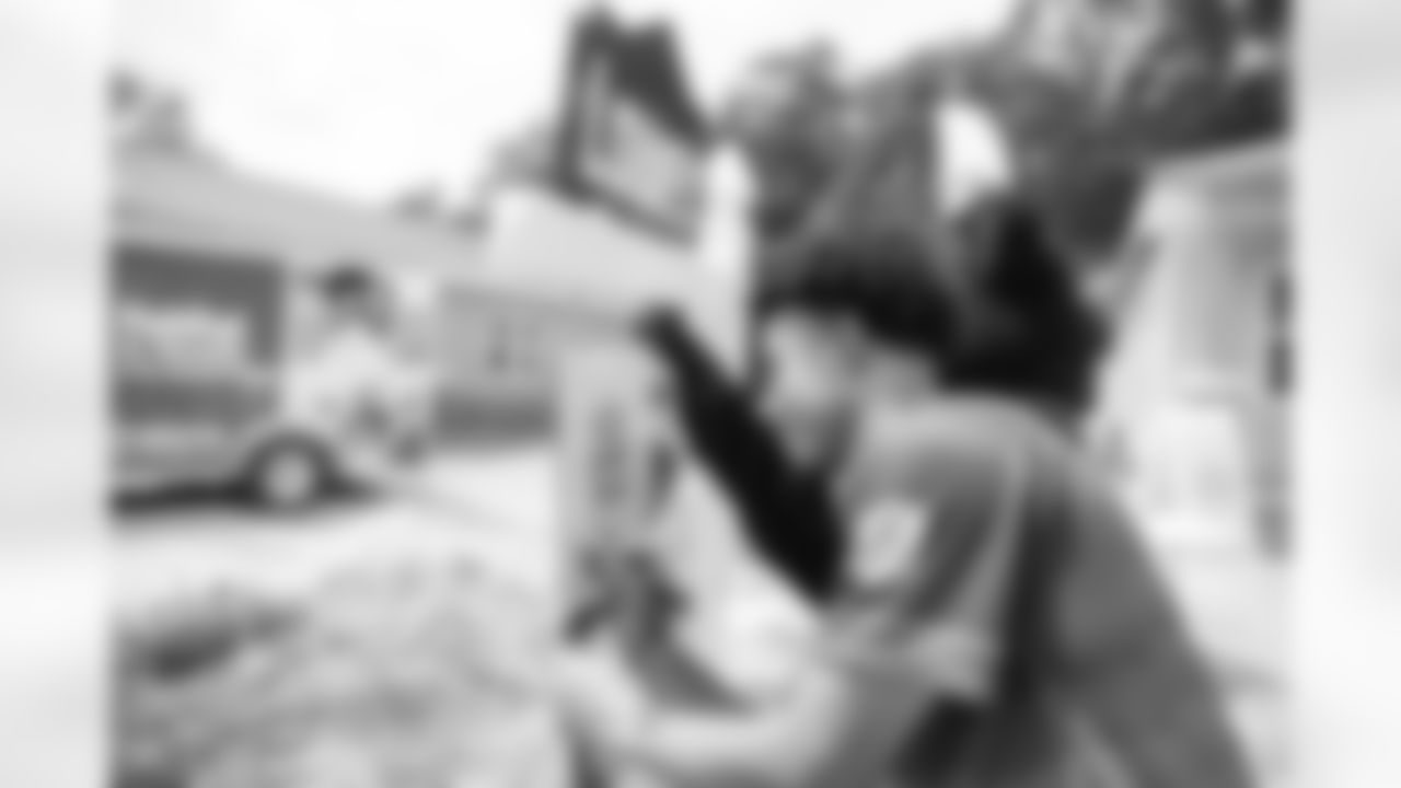 230615 Bryce Young Habitat for Humanity Project-124