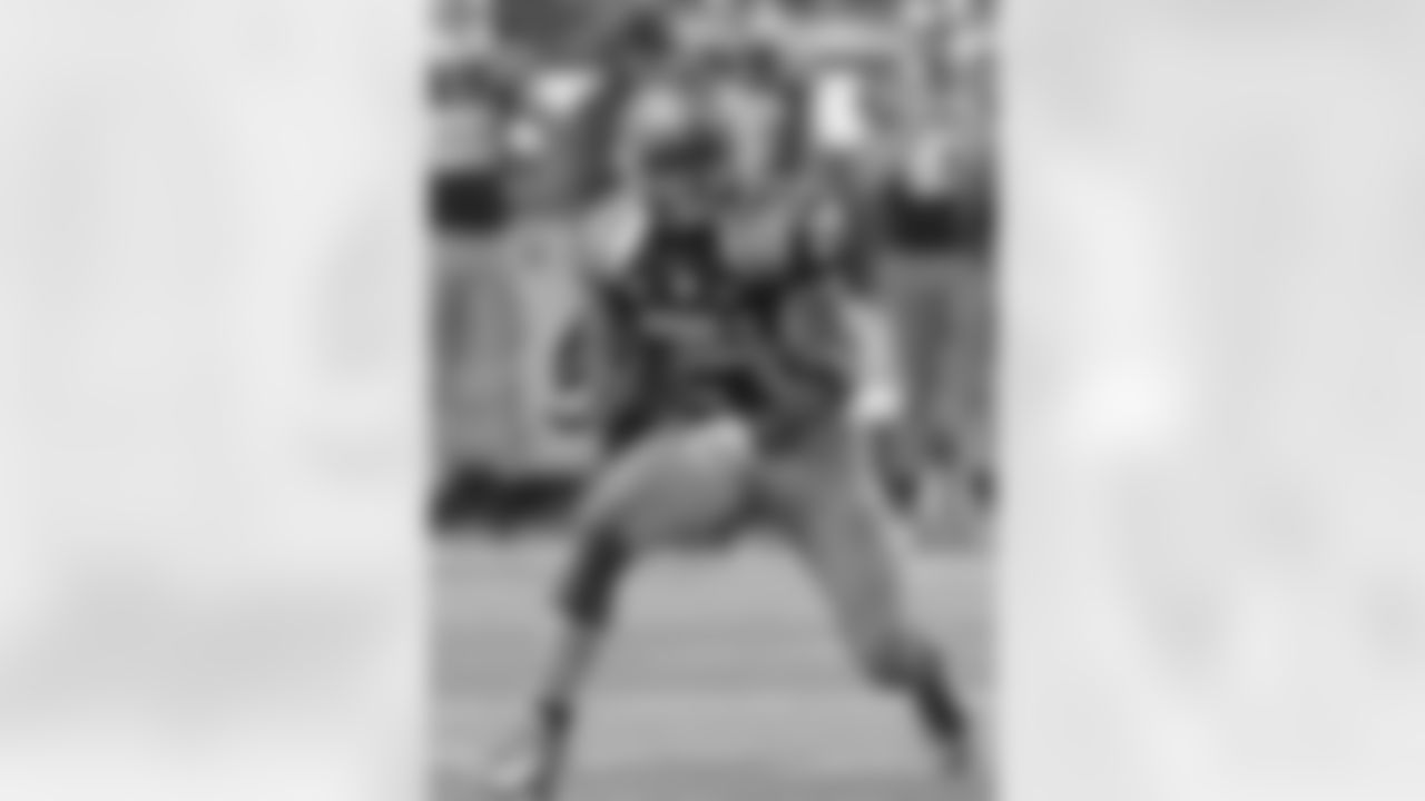 6th Round (182nd Overall): RB Kenjon Barner - Oregon