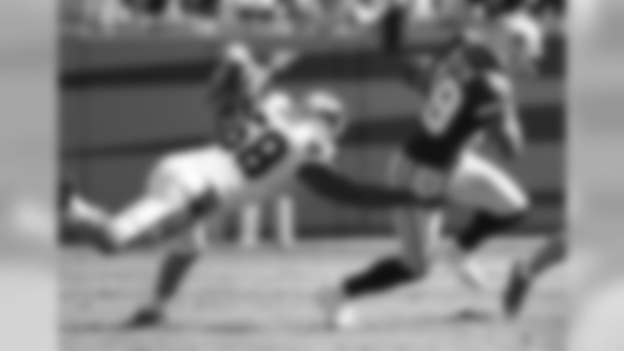 Davis records a forced fumble against Cowboys wide receiver Miles Austin.