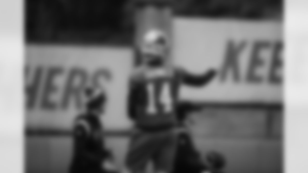 QB - 14 - Sam Darnold