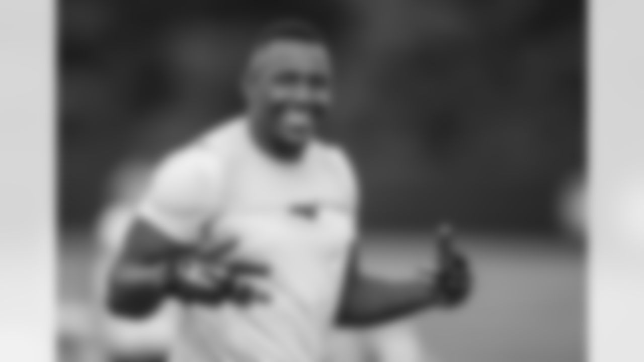 LB Thomas Davis, Sr.