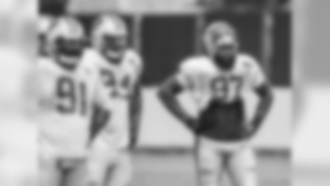 DE Mario Addison