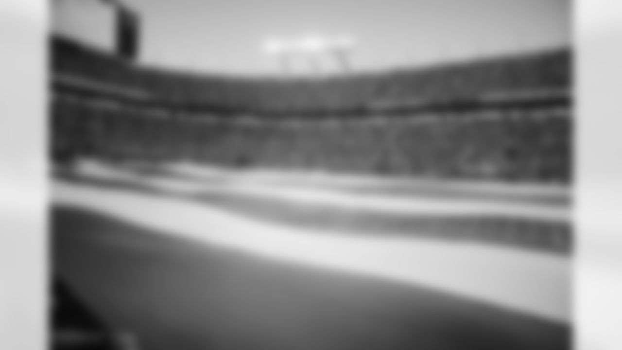 230918 WK 2 Saints_ National Anthem-42