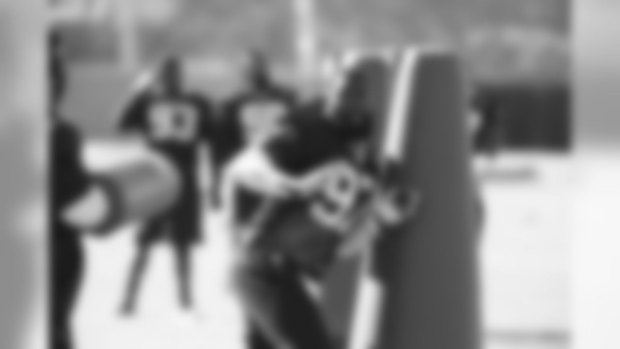 DE Mario Addison