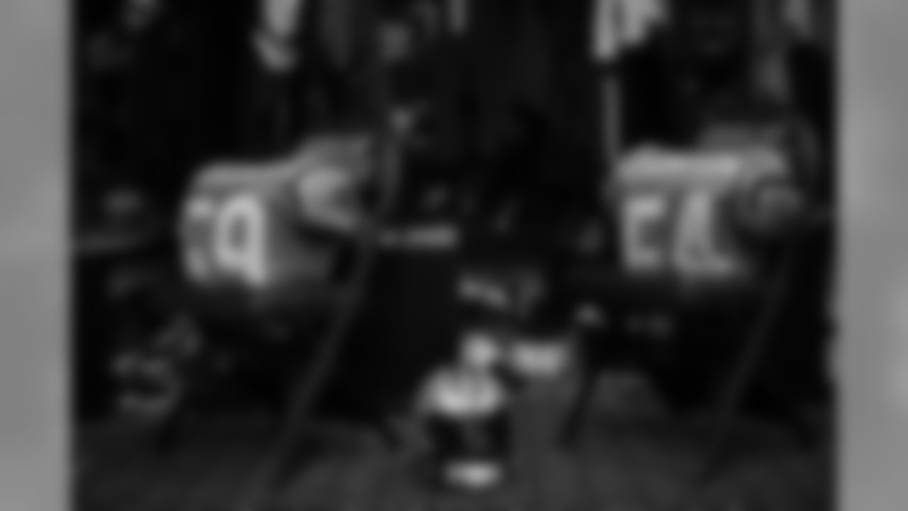 Wk8LockerRoom_02