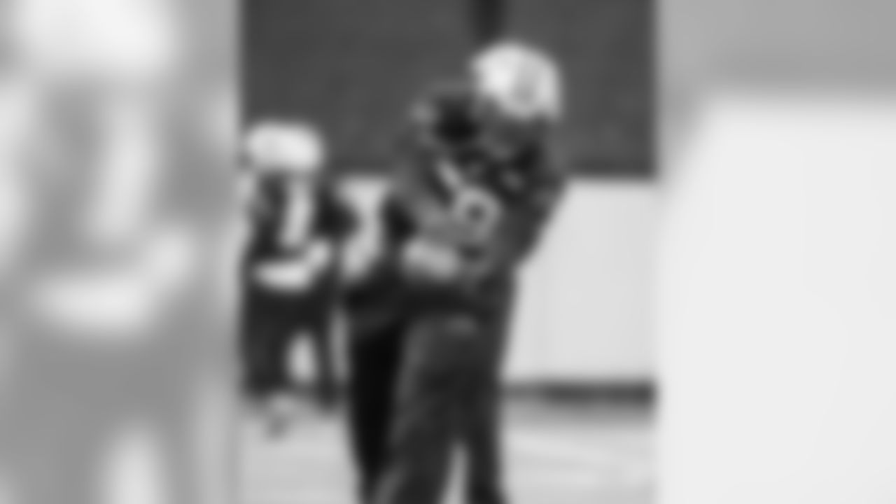 LB Thomas Davis, Sr.
