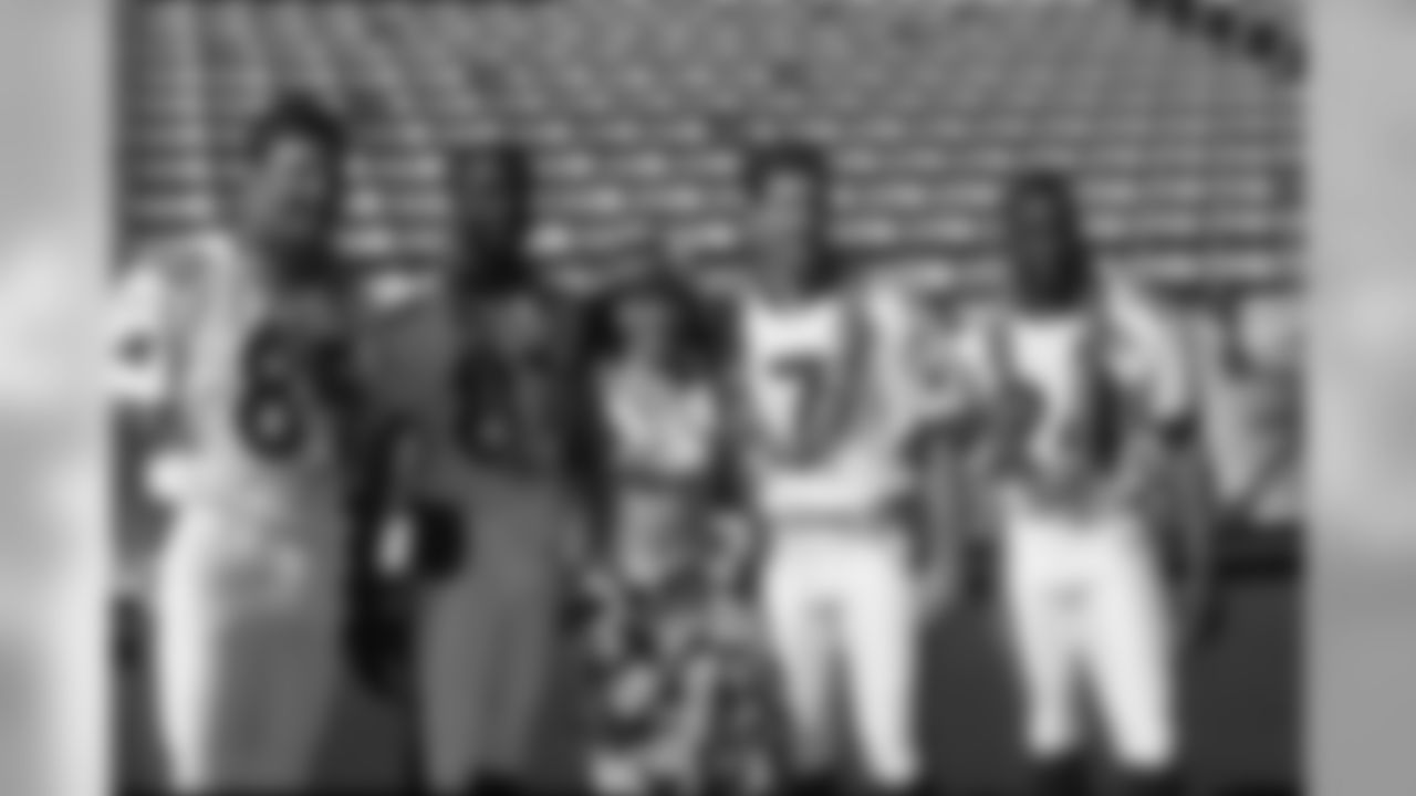 HONOLULU, HI - FEBRUARY 9: Carolina Panthers tight end Wesley Walls #85, wide receiver Muhsin Muhammad #87, quarterback Steve Beuerlein #7 and kick returner Michael Bates #24 of the NFC pose with a hula girl prior to playing against the AFC in the 2000 NFL Pro Bowl at Aloha Stadium on February 6, 2000 in Honolulu, Hawaii. The NFC defeated the AFC 51-31. (AP Photo/NFL Photos)