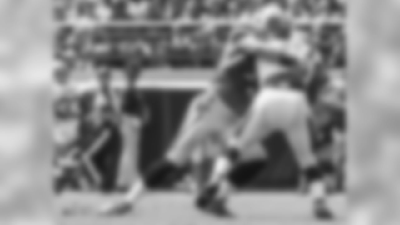 LB Luke Kuechly