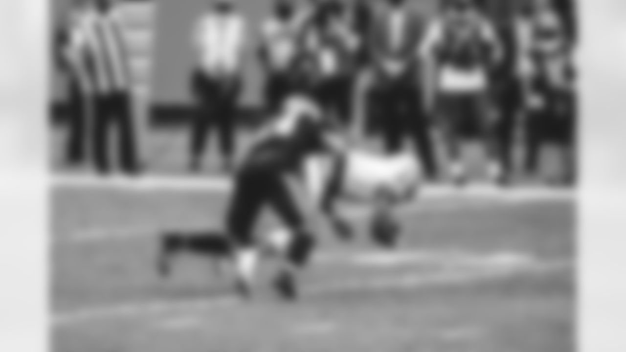 Shaq Thompson, 2020 Walter Payton Man of the Year nominee