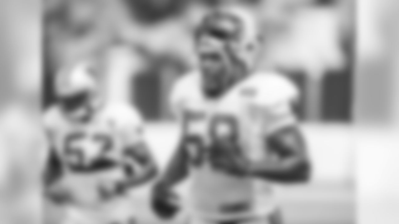 LB Thomas Davis, Sr.