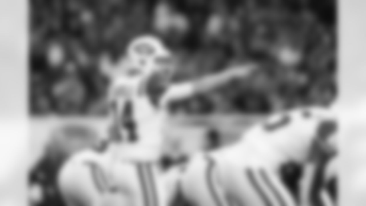 New York Jets quarterback Sam Darnold (14) prepares for the snap during a week 1 NFL football game against the Detroit Lions on Monday, Sept. 10, 2018 in Detroit. New York won 48-17. (Aaron M. Sprecher via AP)