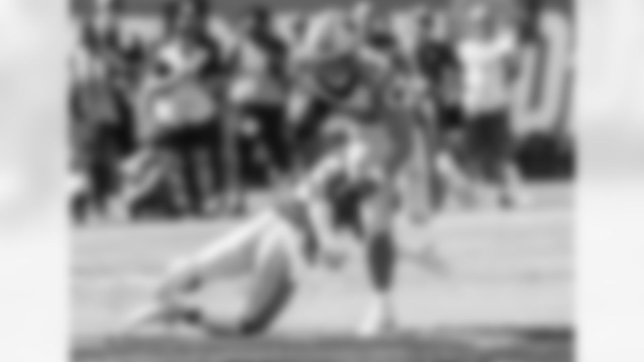 Christian McCaffrey carries the football during the game against the Giants on Sun., Oct. 7, 2018.