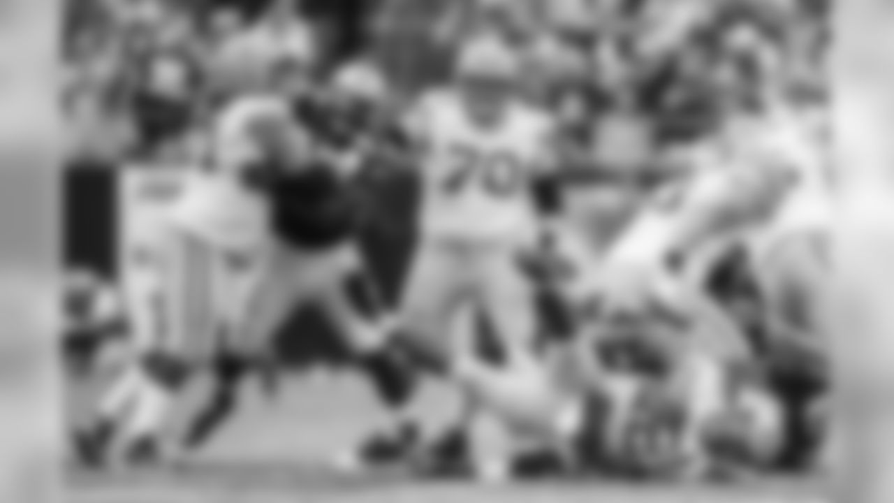 LB Thomas Davis, Sr.