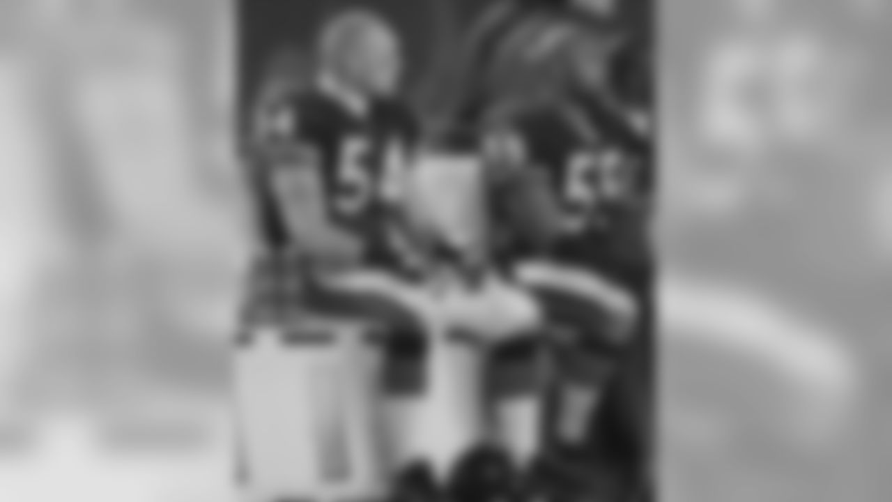 Chicago Bears linebacker Brian Urlacher (55) sits on the bench with teammate Lance Briggs following their NFC divisional playoff football game against the Carolina Panthers in Chicago, Sunday, Jan. 15, 2006. The Panthers' defeated the Bears 29-21 and will play the Seattle Seahawks for the NFC conference championship. (AP Photo/Jeff Roberson)
